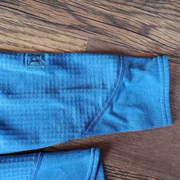 Patagonia Women's warm half zip top - Picture 5 of 7